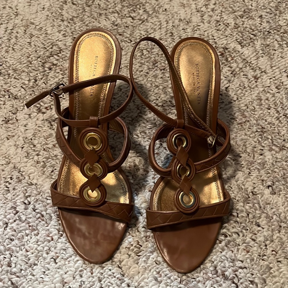 Bottega Veneta leather designer brown and gold hardware heels size 39.5